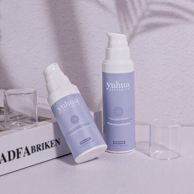 زجاجة لوشن بلاستيكي قابلة لإعادة التدوير مع مضخة خالية من الهواء وغطاء مسدس لتعبئة ملحقات المصل التجميلي وطبع شعار مخصص