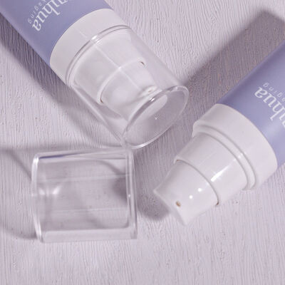 زجاجة لوشن بلاستيكي قابلة لإعادة التدوير مع مضخة خالية من الهواء وغطاء مسدس لتعبئة ملحقات المصل التجميلي وطبع شعار مخصص