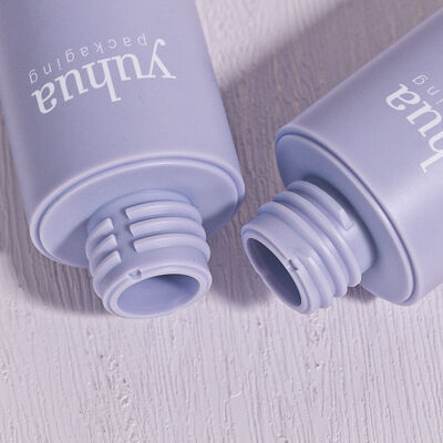 زجاجة لوشن بلاستيكي قابلة لإعادة التدوير مع مضخة خالية من الهواء وغطاء مسدس لتعبئة ملحقات المصل التجميلي وطبع شعار مخصص