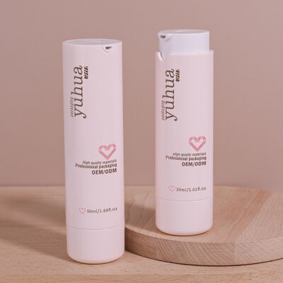 زجاجة لوشن بلاستيكية متينة مع مضخة هوائية وتصميم مخصص مثالية لتعبئة مستحضرات التجميل وتخزين المنتجات السائلة