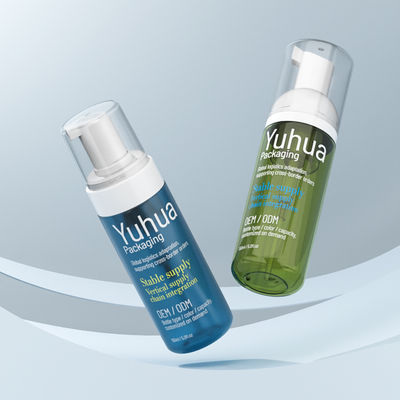 زجاجة رغوة بلاستيكية واضحة أو مخصصة مع غطاء مضخة وطباعة الشاشة الحريرية تقدم عبوات دائمة قابلة لإعادة الاستخدام للمنتجات السائلة