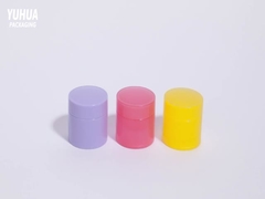 شعار مخصص عبوات عبوات بلاستيكية 5g10g15g عبوة بلسم الشفاه مع غطاء